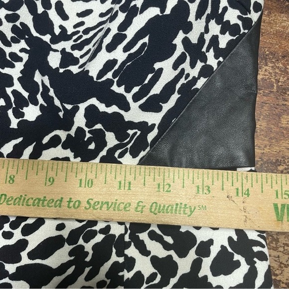 Tibi Animal Print Cap Sleeve Sheath Mini Dress Leather Trim Size 6 - Picture 7 of 11